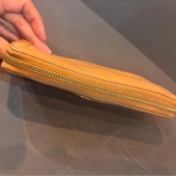 Tory Burch Amanda Continental Brown Leather Zip Around Wallet - Picture 6 of 16